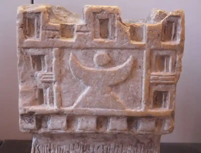 Tanit-like symbol with crescent